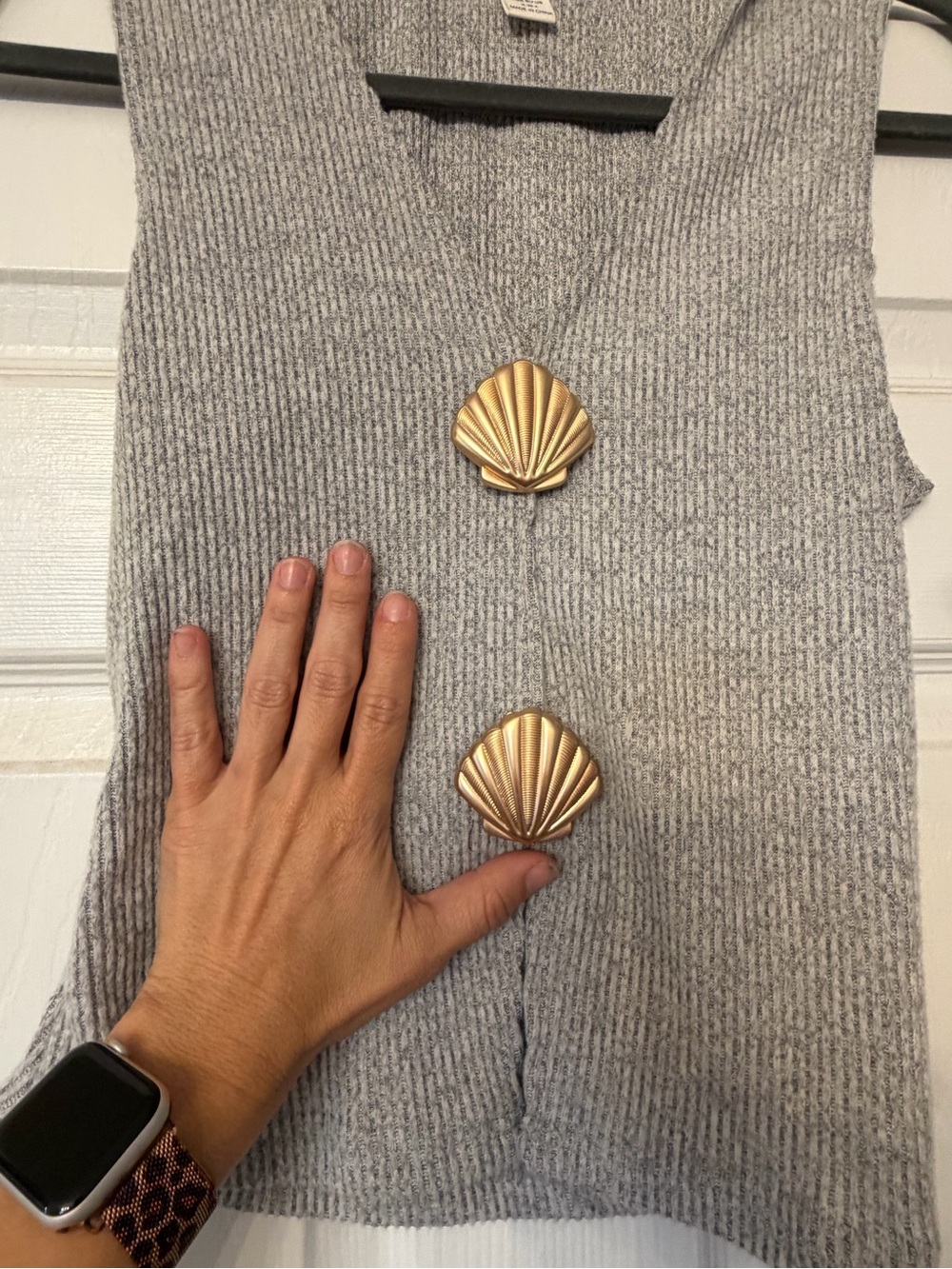 Sleeveless Gray Ribbed Shell-Button Knit Top - Picture 3 of 5